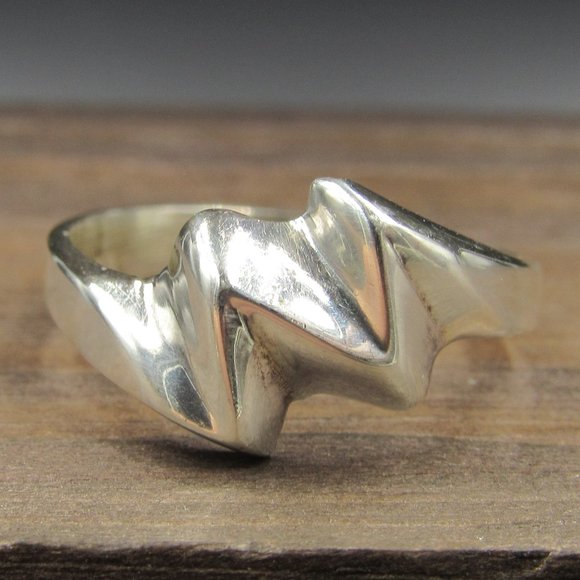 Jewelry - Size 6.75 Sterling Silver Odd Zig Zag Band Ring